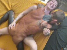 Apasionado Sexo duro Polla grande Papi dominante tatuado Hoss Kado Fuck Chica alternativa con piercings Salem Creampie